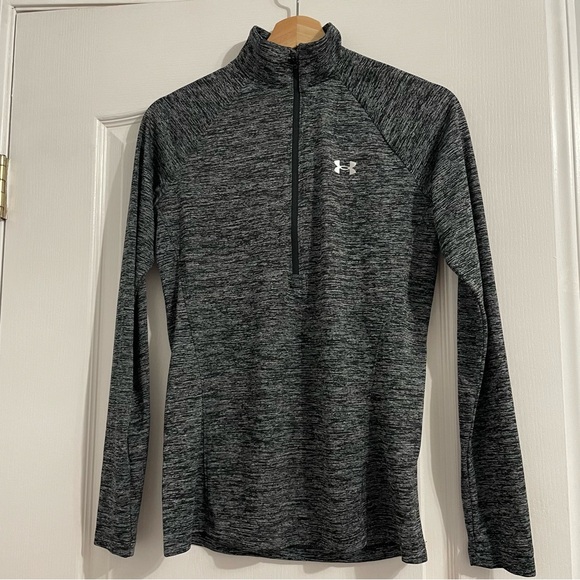 Under Armour Heatgear  Activewear Longsleeves Gray Black Top Size Small NWOT - Picture 1 of 6